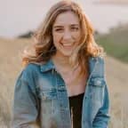 photo o blonde woman smiling